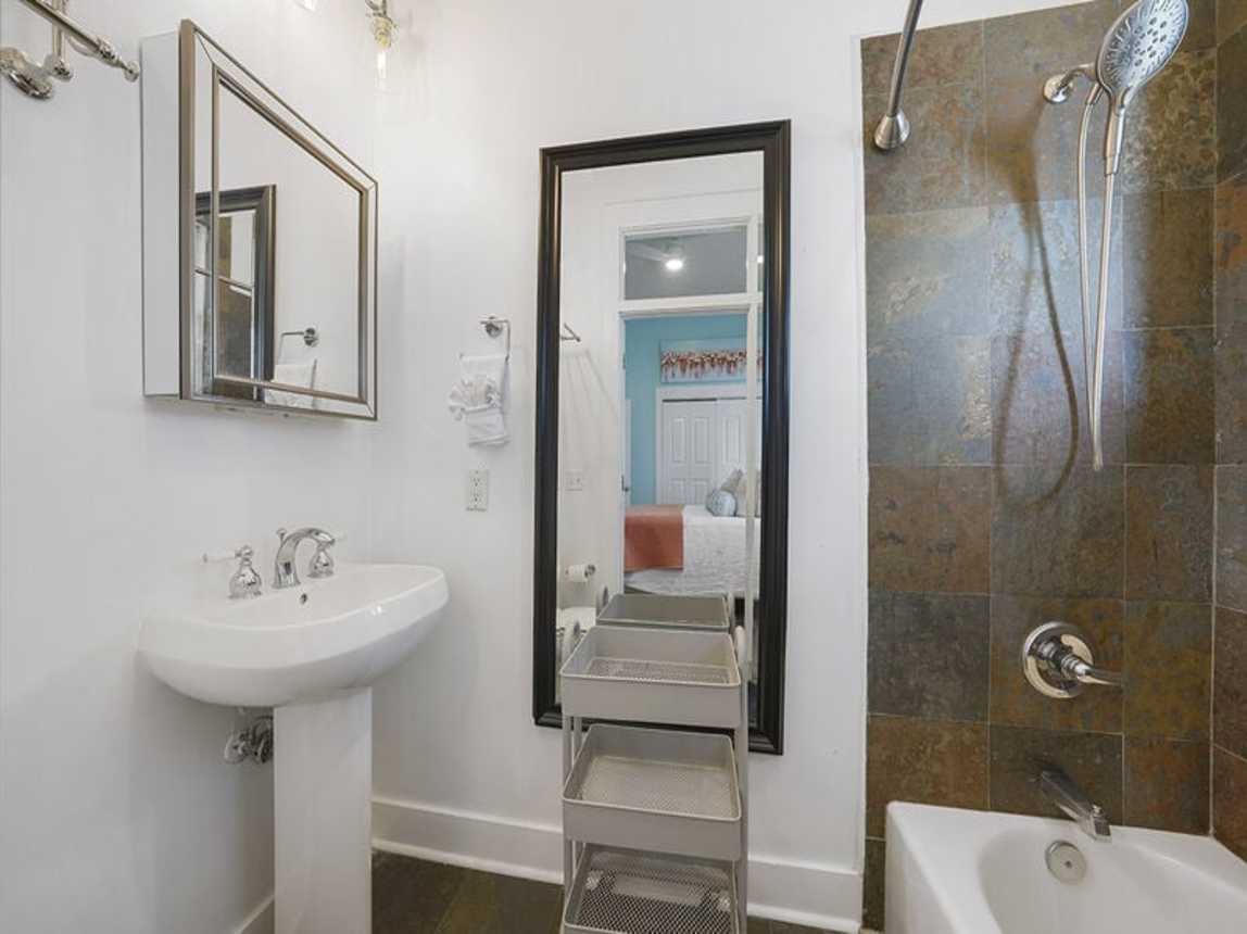 Val-Holla - Vacation Rental House with Private Pool Near Beach on Holiday Isle in Destin, Florida - Five Star Properties Destin/30A