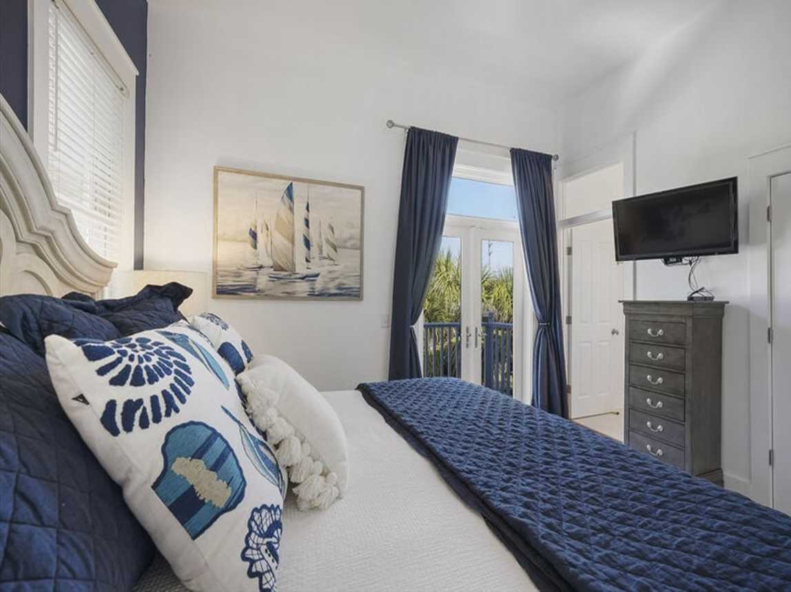 Val-Holla - Vacation Rental House with Private Pool Near Beach on Holiday Isle in Destin, Florida - Five Star Properties Destin/30A