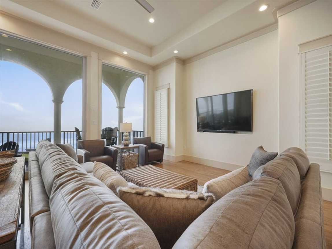 Le Bon Vivant - Beachfront 30A Vacation Rental House with Elevator and Community Pool in Vizcaya - Five Star Properties Destin/30A