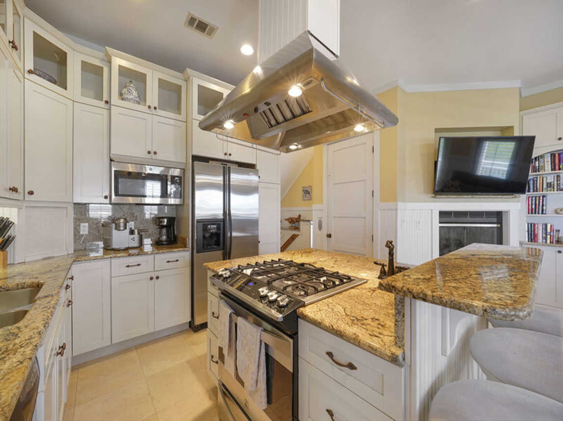 Isle of Skye - Waterfront Vacation Rental Home with Community Pool and Beach View on Holiday Isle Destin, Florida - Five Star Properties Destin/30A