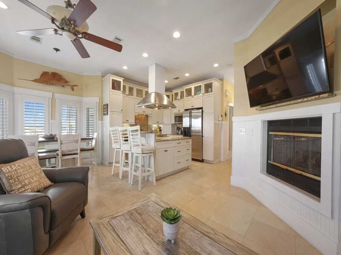 Isle of Skye - Waterfront Vacation Rental Home with Community Pool and Beach View on Holiday Isle Destin, Florida - Five Star Properties Destin/30A