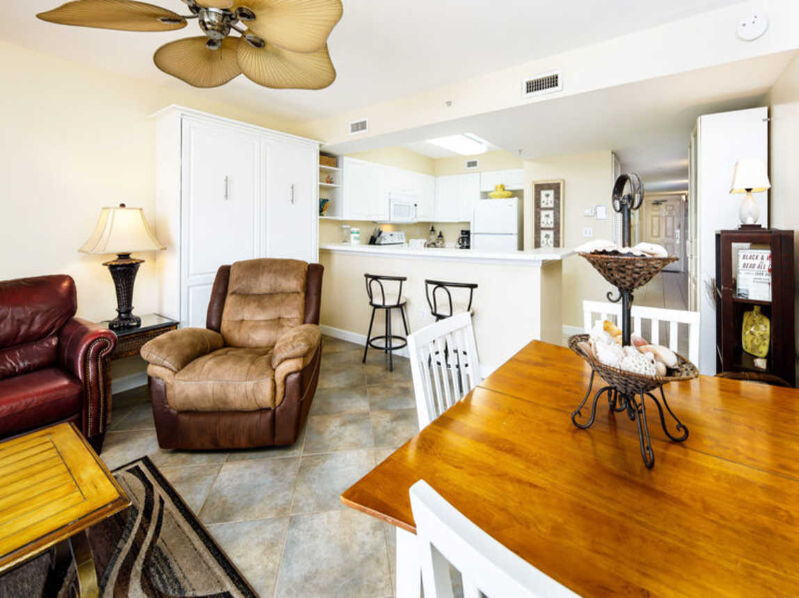Dining Area, Pelican Isle Resort Okaloosa Island