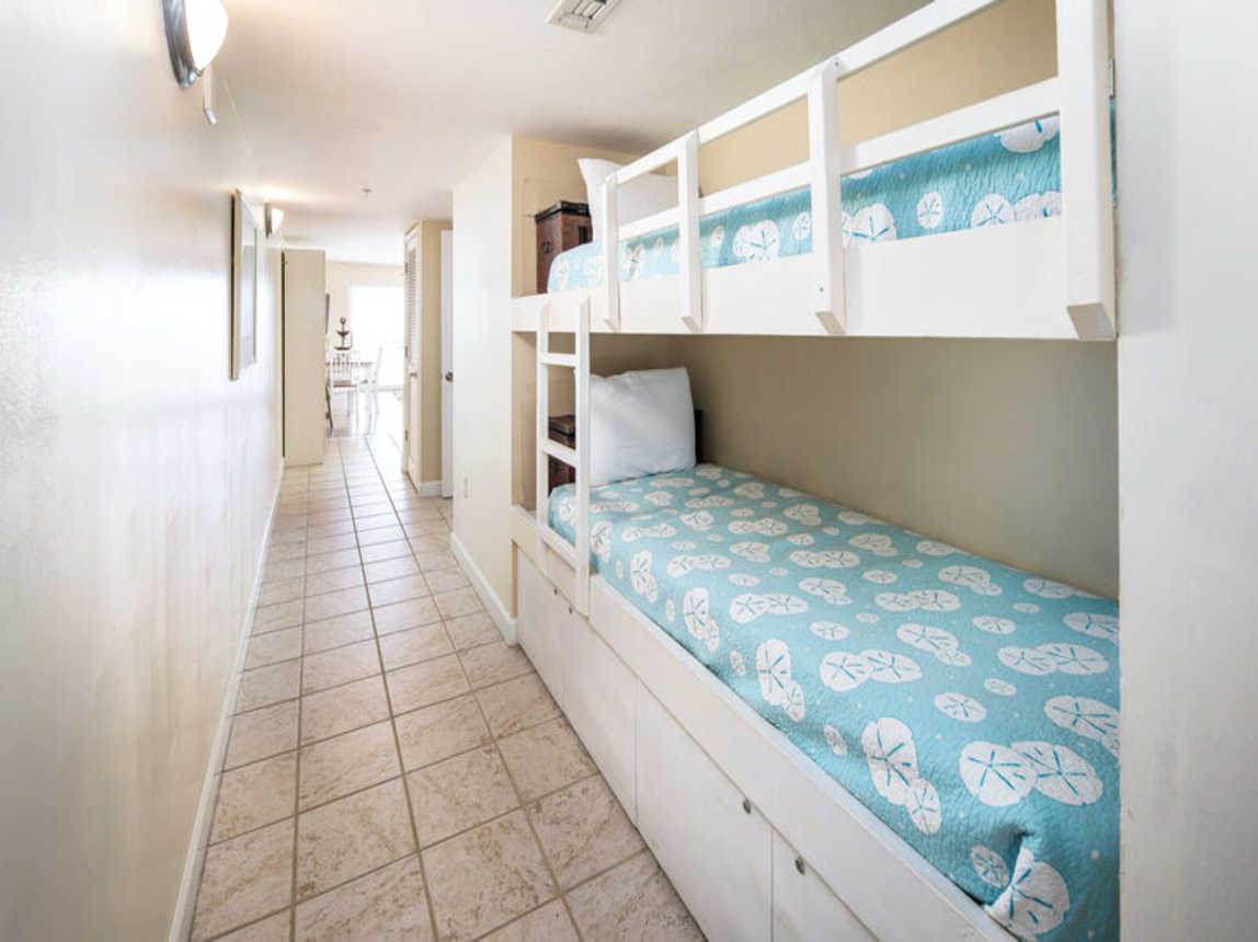 Hallway Bunks, Pelican Isle Resort Okaloosa Island