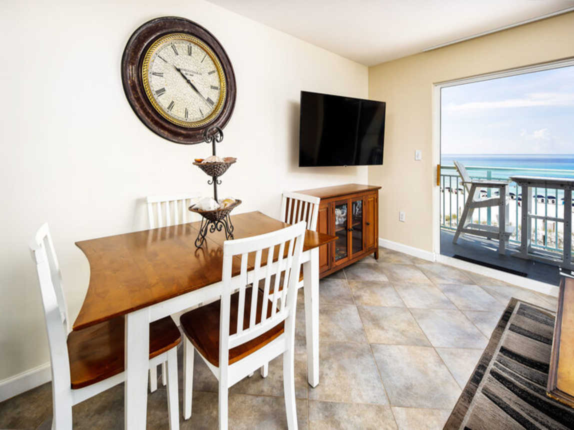 Dining Area, Pelican Isle Resort Okaloosa Island