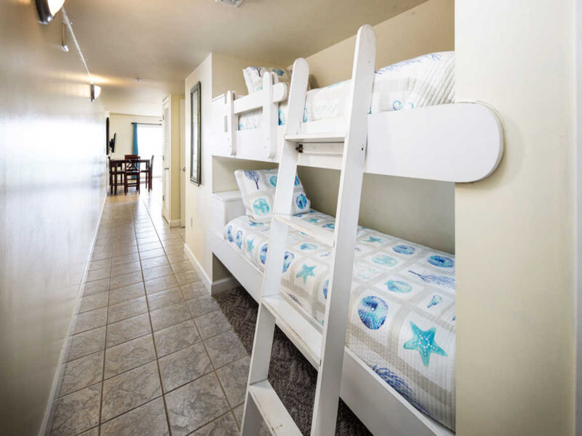 Hallway Bunkbeds, Pelican Isle 305 Fort Walton Beach Okaloosa Island Vacation Rentals