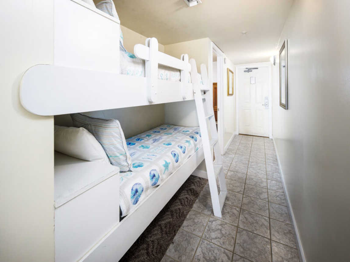 Hallway Bunkbeds, Pelican Isle 305 Fort Walton Beach Okaloosa Island Vacation Rentals