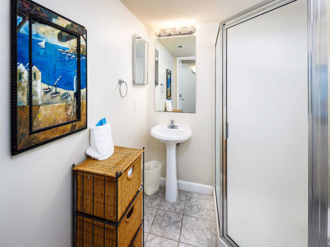 Hallway Bathroom, Pelican Isle 305 Fort Walton Beach Okaloosa Island Vacation Rentals