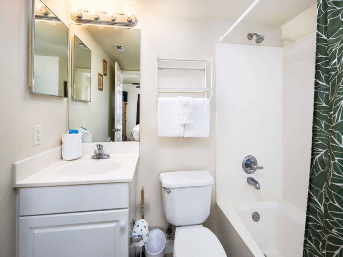 Master Bathroom, Pelican Isle 305 Fort Walton Beach Okaloosa Island Vacation Rentals