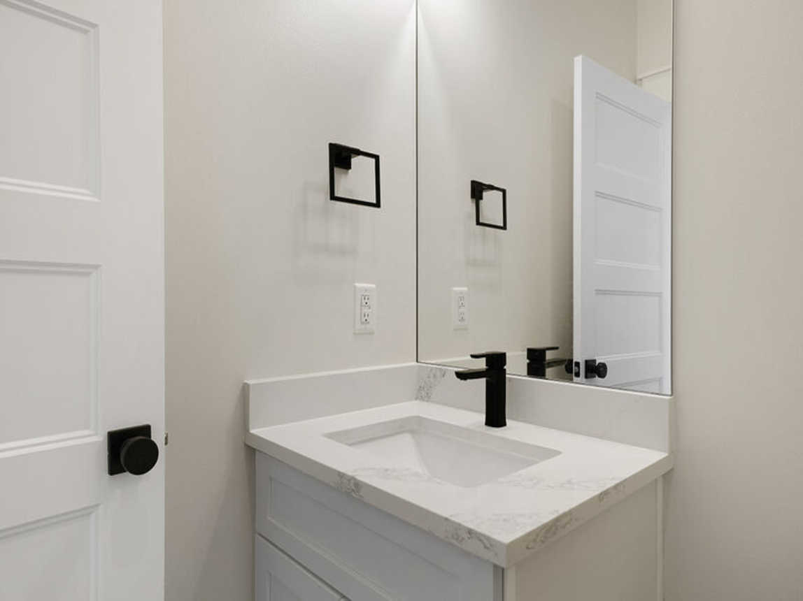 Deja Blue - Extravagant Vacation Beach House with Private Pool with Swim Up Bar, Putting Green, Sand Volleyball, and Rooftop Grill in Blue Mountain Beach, Florida - Five Star Properties Destin/30A