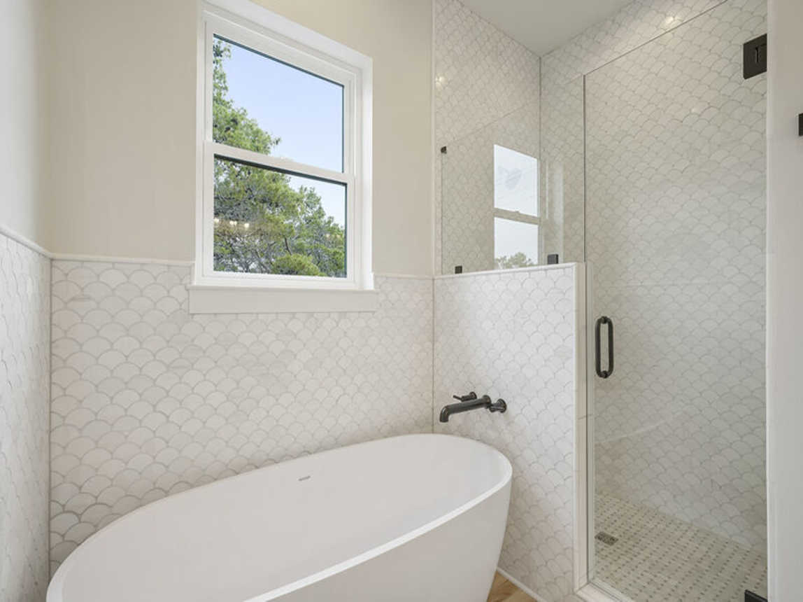 Deja Blue - Extravagant Vacation Beach House with Private Pool with Swim Up Bar, Putting Green, Sand Volleyball, and Rooftop Grill in Blue Mountain Beach, Florida - Five Star Properties Destin/30A