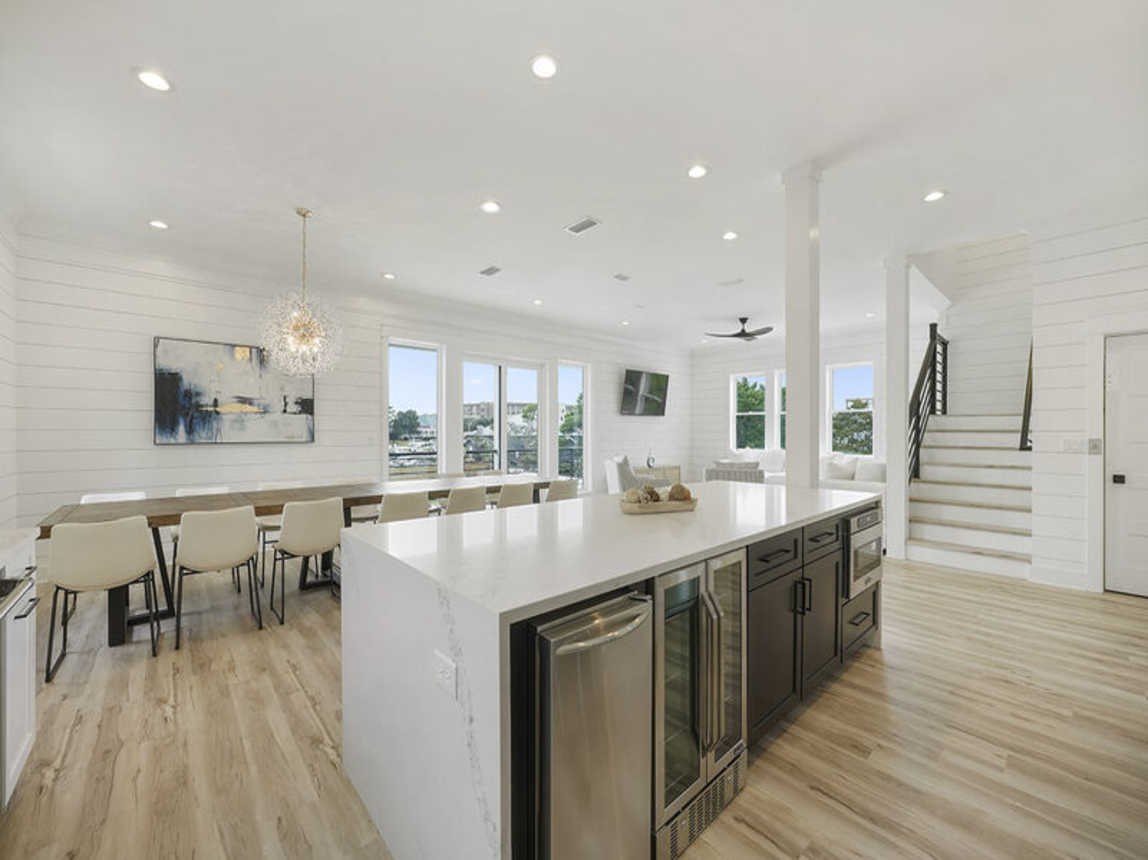 Deja Blue - Extravagant Vacation Beach House with Private Pool with Swim Up Bar, Putting Green, Sand Volleyball, and Rooftop Grill in Blue Mountain Beach, Florida - Five Star Properties Destin/30A