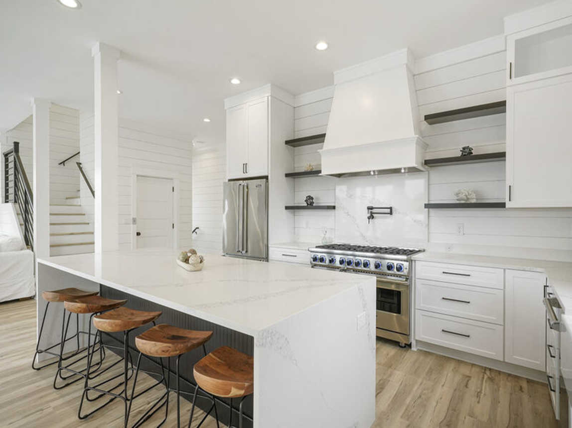 Deja Blue - Extravagant Vacation Beach House with Private Pool with Swim Up Bar, Putting Green, Sand Volleyball, and Rooftop Grill in Blue Mountain Beach, Florida - Five Star Properties Destin/30A