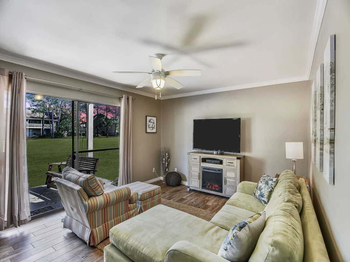 Living room with plenty of seating