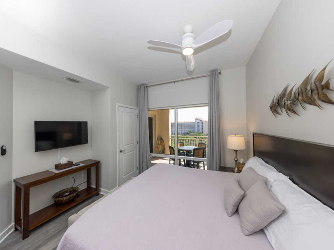 King sized bed in bedroom