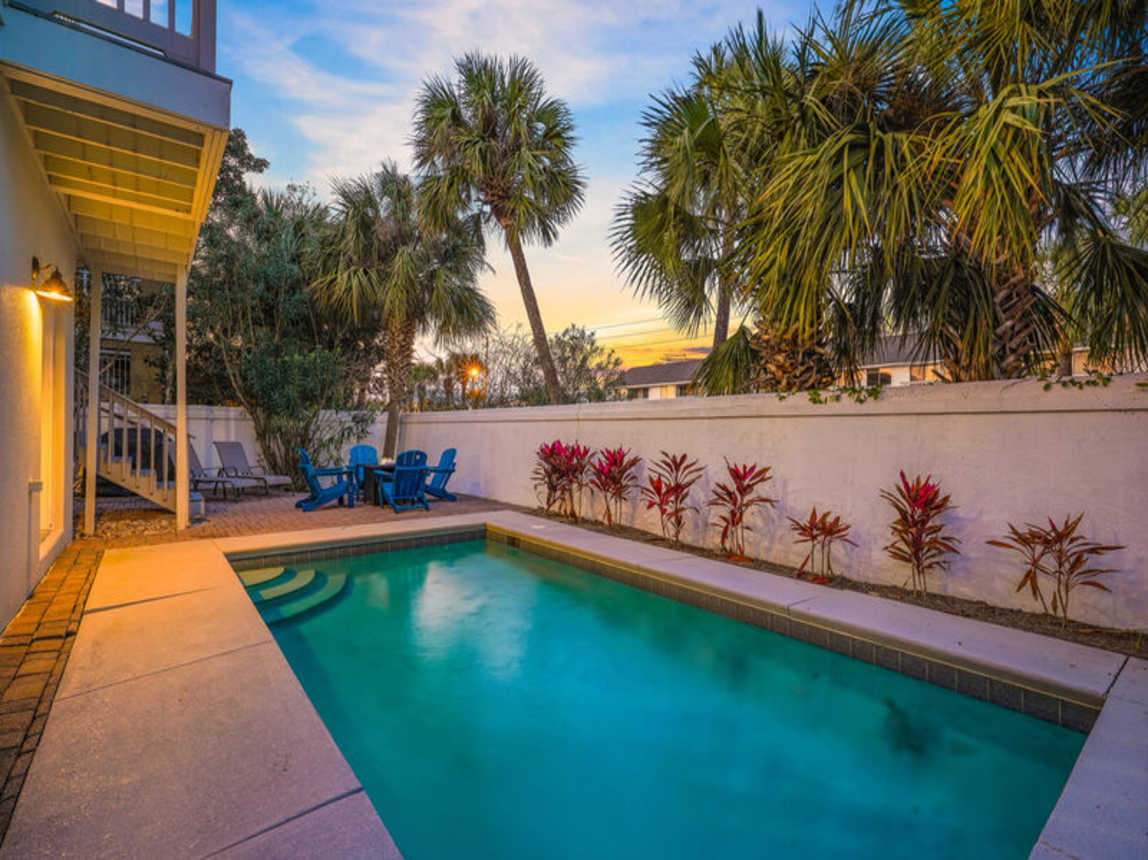 Val-Holla - Vacation Rental House with Private Pool Near Beach on Holiday Isle in Destin, Florida - Five Star Properties Destin/30A