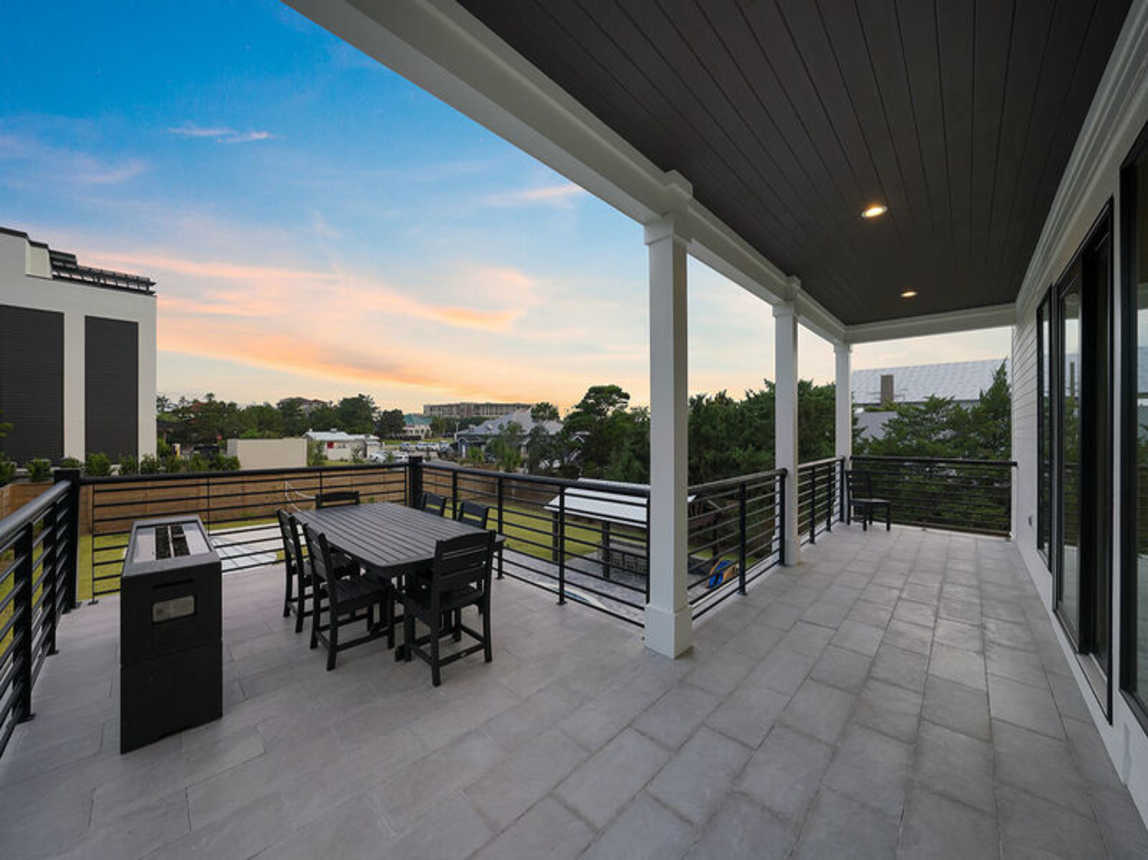 Deja Blue - Extravagant Vacation Beach House with Private Pool with Swim Up Bar, Putting Green, Sand Volleyball, and Rooftop Grill in Blue Mountain Beach, Florida - Five Star Properties Destin/30A