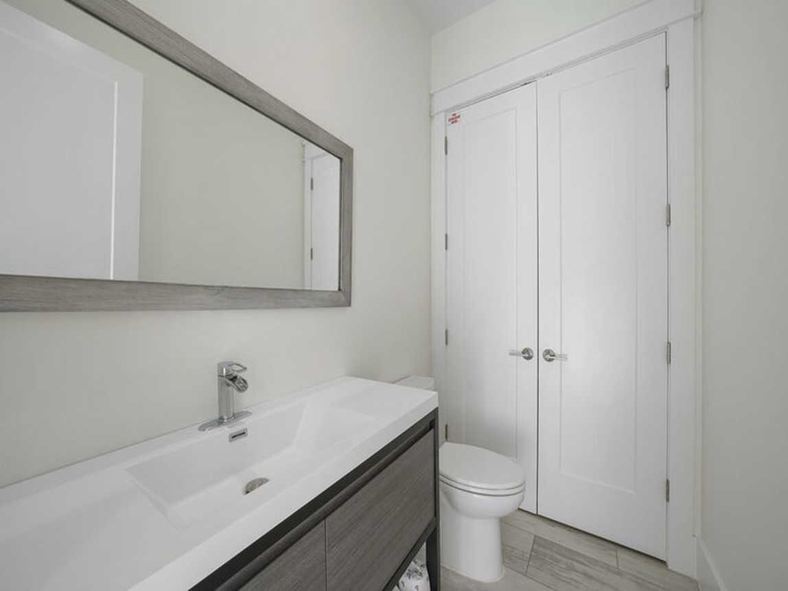 White Sands - Destiny by the Sea Luxury Vacation Rental Beach House with Private Pool, Rooftop Deck, and Game Room in Gated Community Destin, Florida - Five Star Properties Destin/30A