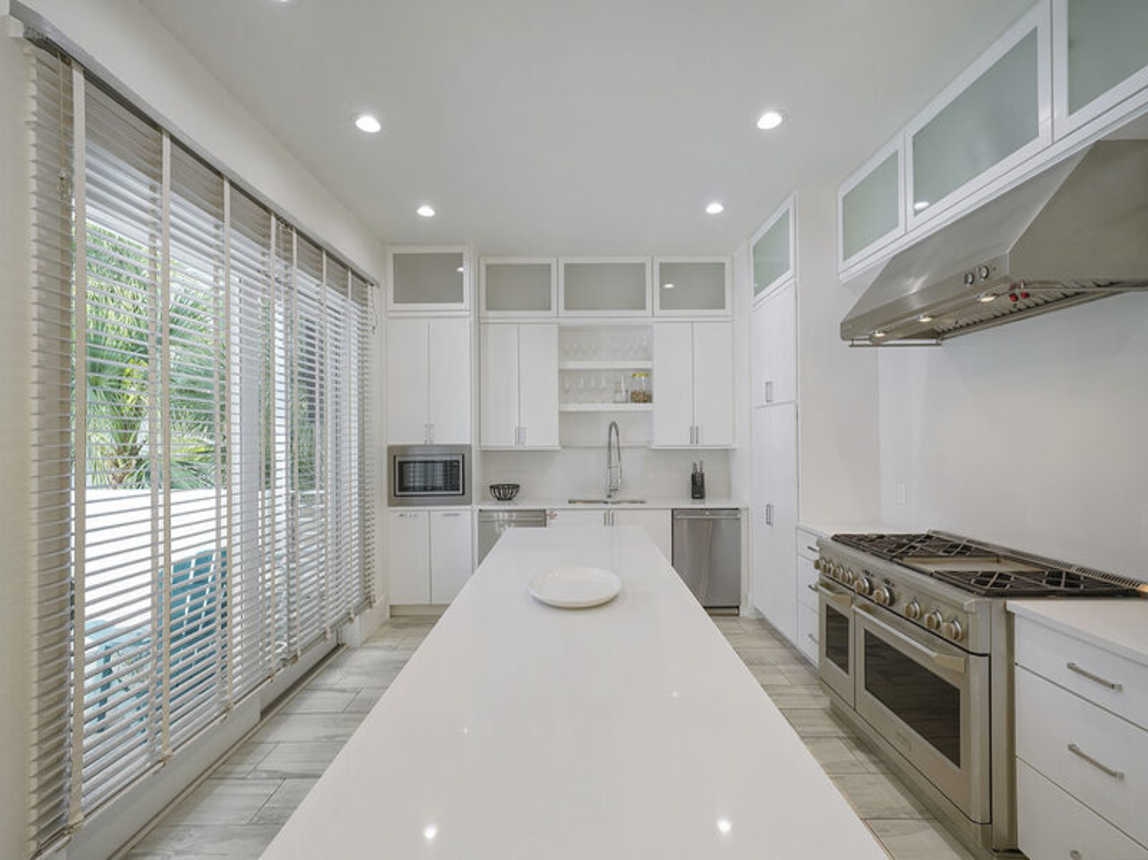 White Sands - Destiny by the Sea Luxury Vacation Rental Beach House with Private Pool, Rooftop Deck, and Game Room in Gated Community Destin, Florida - Five Star Properties Destin/30A