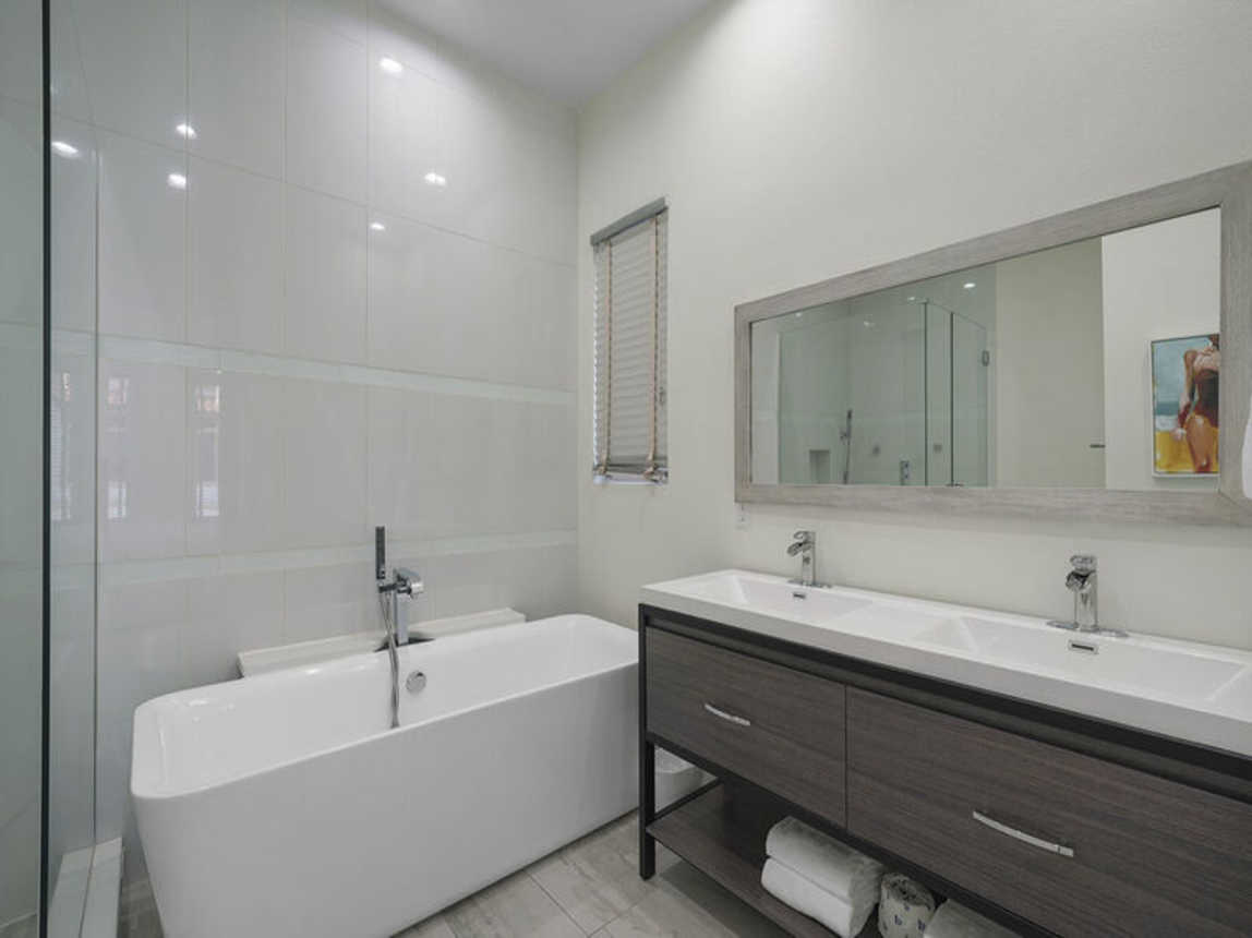 White Sands - Destiny by the Sea Luxury Vacation Rental Beach House with Private Pool, Rooftop Deck, and Game Room in Gated Community Destin, Florida - Five Star Properties Destin/30A