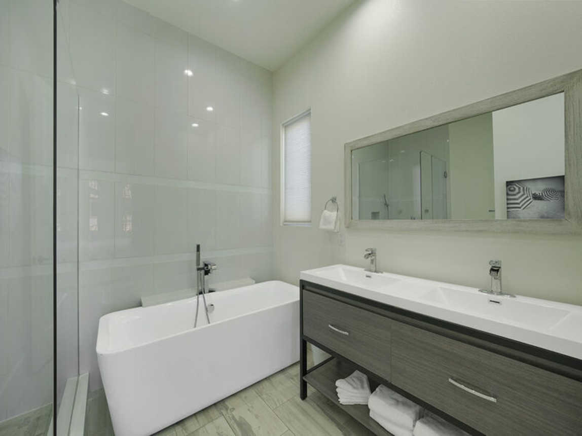 White Sands - Destiny by the Sea Luxury Vacation Rental Beach House with Private Pool, Rooftop Deck, and Game Room in Gated Community Destin, Florida - Five Star Properties Destin/30A