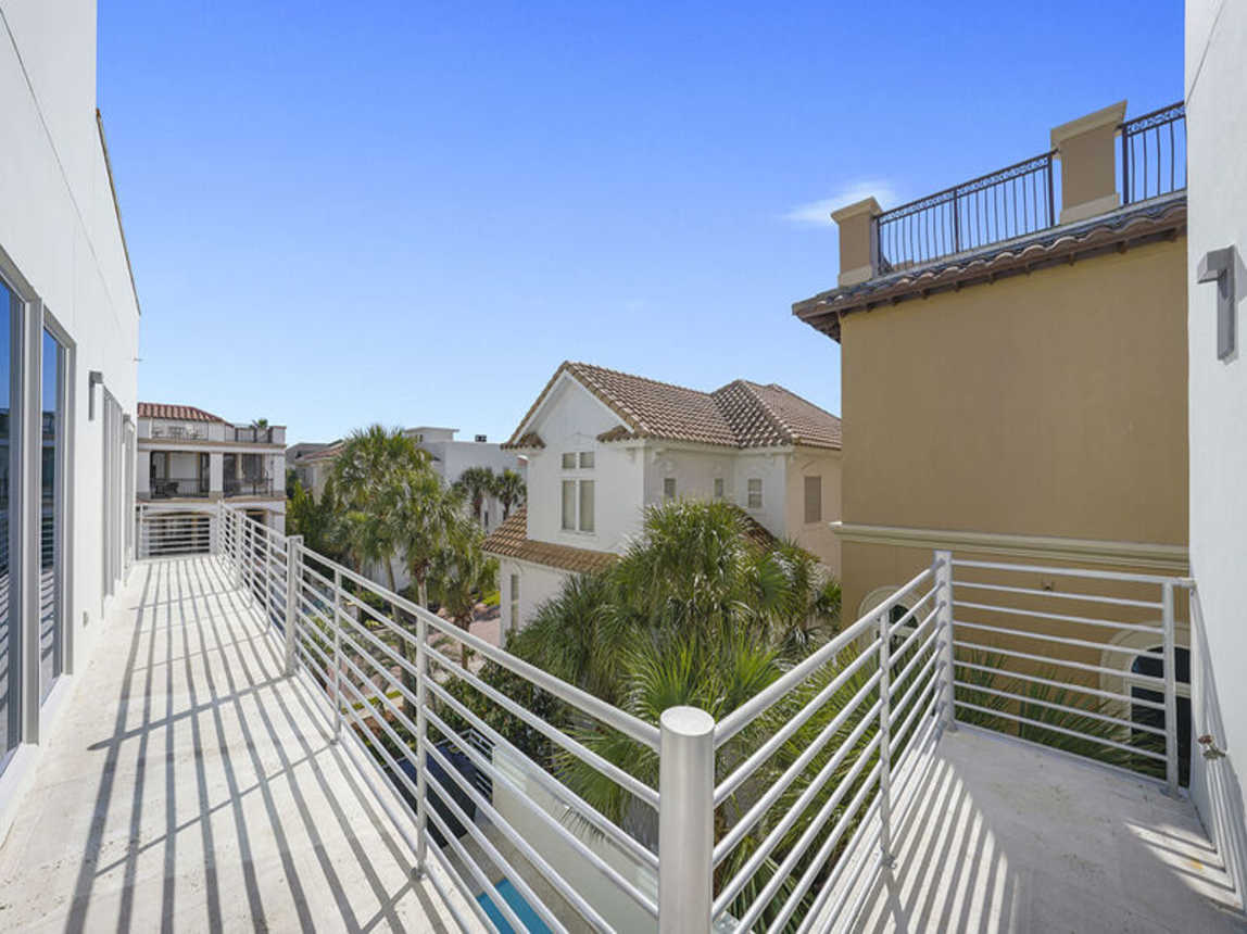 White Sands - Destiny by the Sea Luxury Vacation Rental Beach House with Private Pool, Rooftop Deck, and Game Room in Gated Community Destin, Florida - Five Star Properties Destin/30A