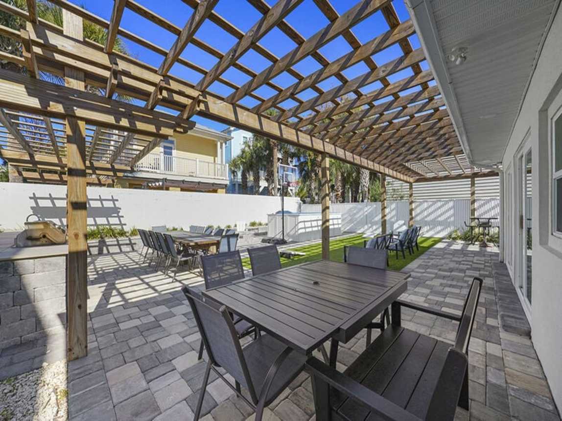 A Wave From It All - Adorable Vacation Rental Beach House with Amazing Backyard Area and Jetted Spa Tub in Miramar Beach, Florida - Bliss Beach Rentals Destin/30A