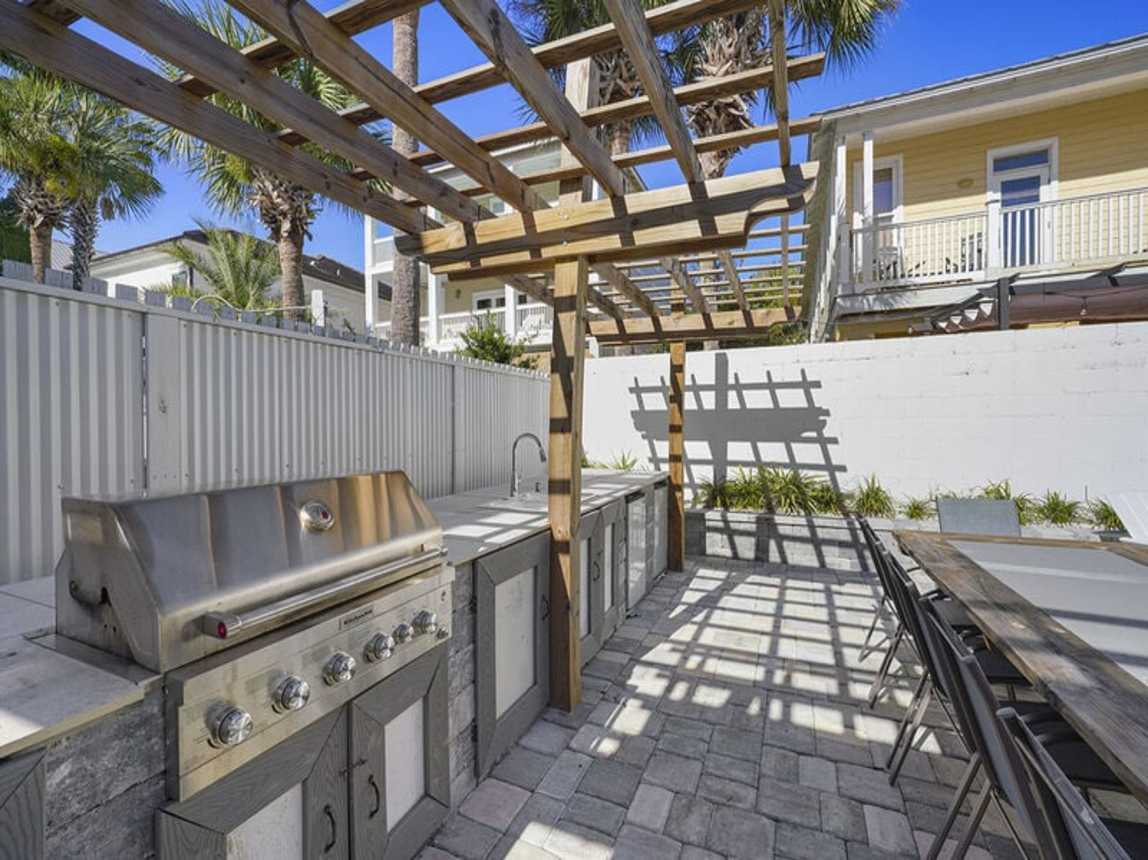 A Wave From It All - Adorable Vacation Rental Beach House with Amazing Backyard Area and Jetted Spa Tub in Miramar Beach, Florida - Bliss Beach Rentals Destin/30A