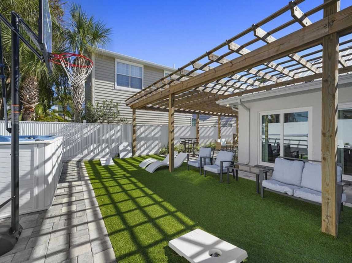 A Wave From It All - Adorable Vacation Rental Beach House with Amazing Backyard Area and Jetted Spa Tub in Miramar Beach, Florida - Bliss Beach Rentals Destin/30A