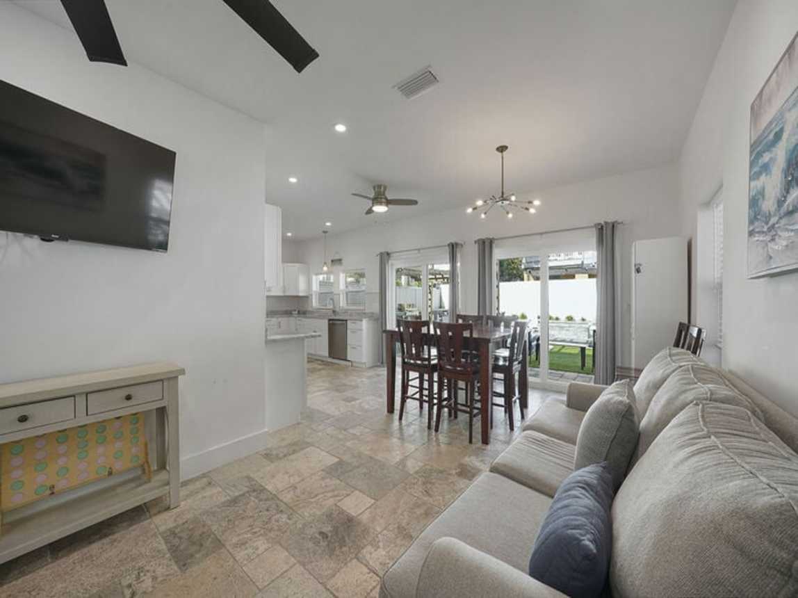 A Wave From It All - Adorable Vacation Rental Beach House with Amazing Backyard Area and Jetted Spa Tub in Miramar Beach, Florida - Bliss Beach Rentals Destin/30A