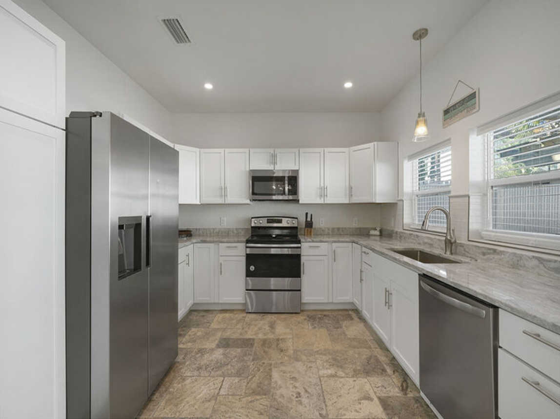 A Wave From It All - Adorable Vacation Rental Beach House with Amazing Backyard Area and Jetted Spa Tub in Miramar Beach, Florida - Bliss Beach Rentals Destin/30A