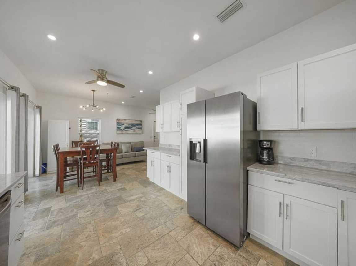 A Wave From It All - Adorable Vacation Rental Beach House with Amazing Backyard Area and Jetted Spa Tub in Miramar Beach, Florida - Bliss Beach Rentals Destin/30A