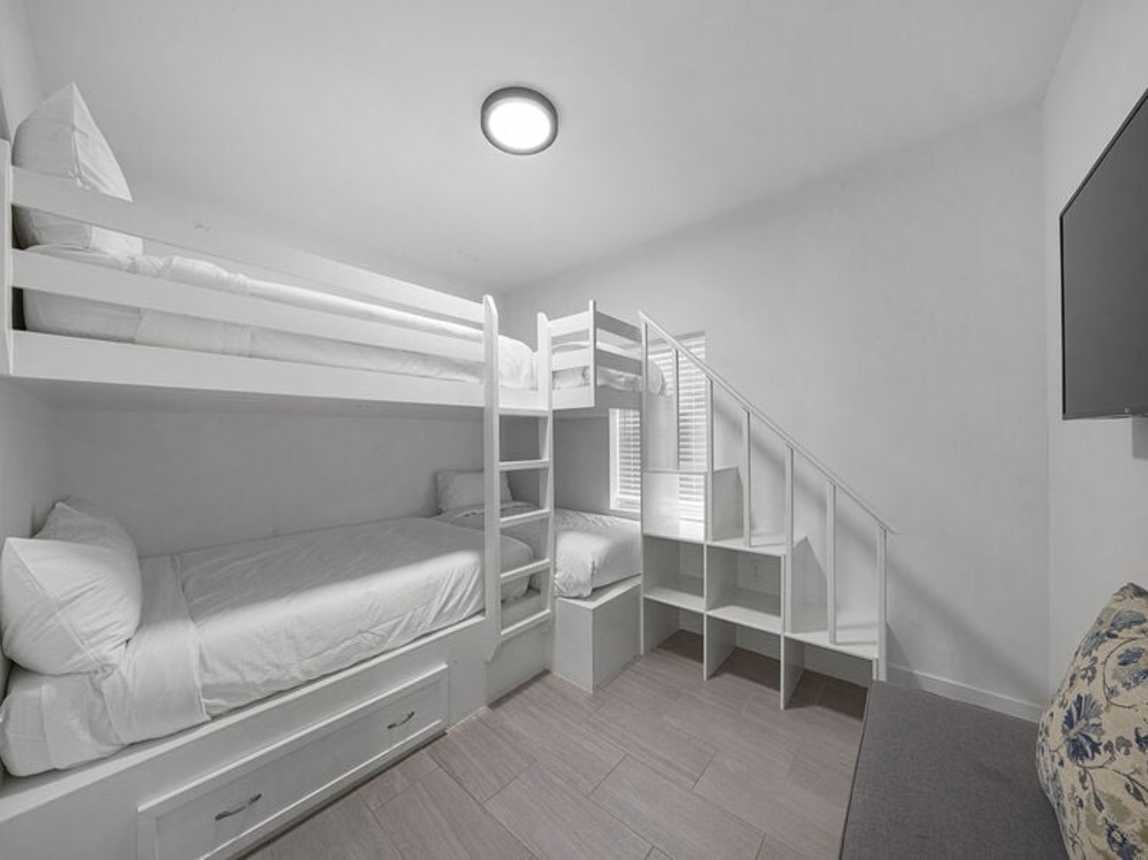 A Wave From It All - Adorable Vacation Rental Beach House with Amazing Backyard Area and Jetted Spa Tub in Miramar Beach, Florida - Bliss Beach Rentals Destin/30A