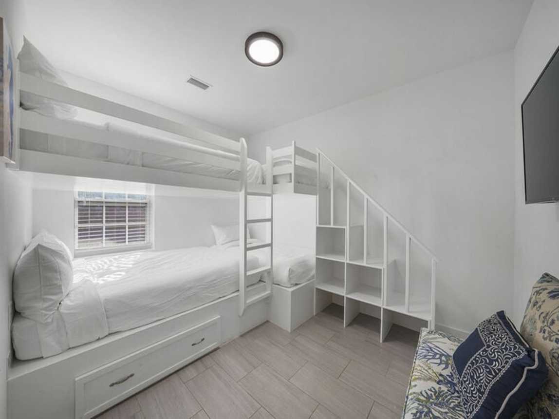 A Wave From It All - Adorable Vacation Rental Beach House with Amazing Backyard Area and Jetted Spa Tub in Miramar Beach, Florida - Bliss Beach Rentals Destin/30A