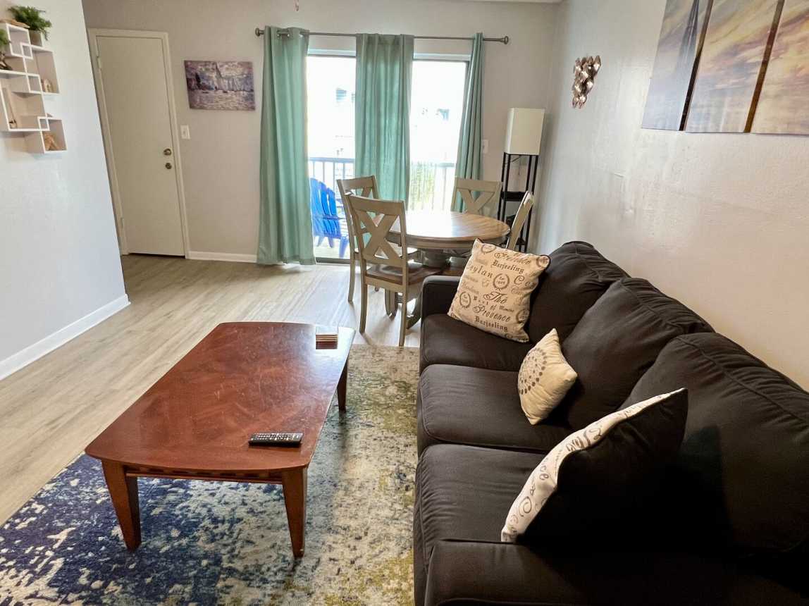 Commodore`s 203 - Gone Sailing 203_8