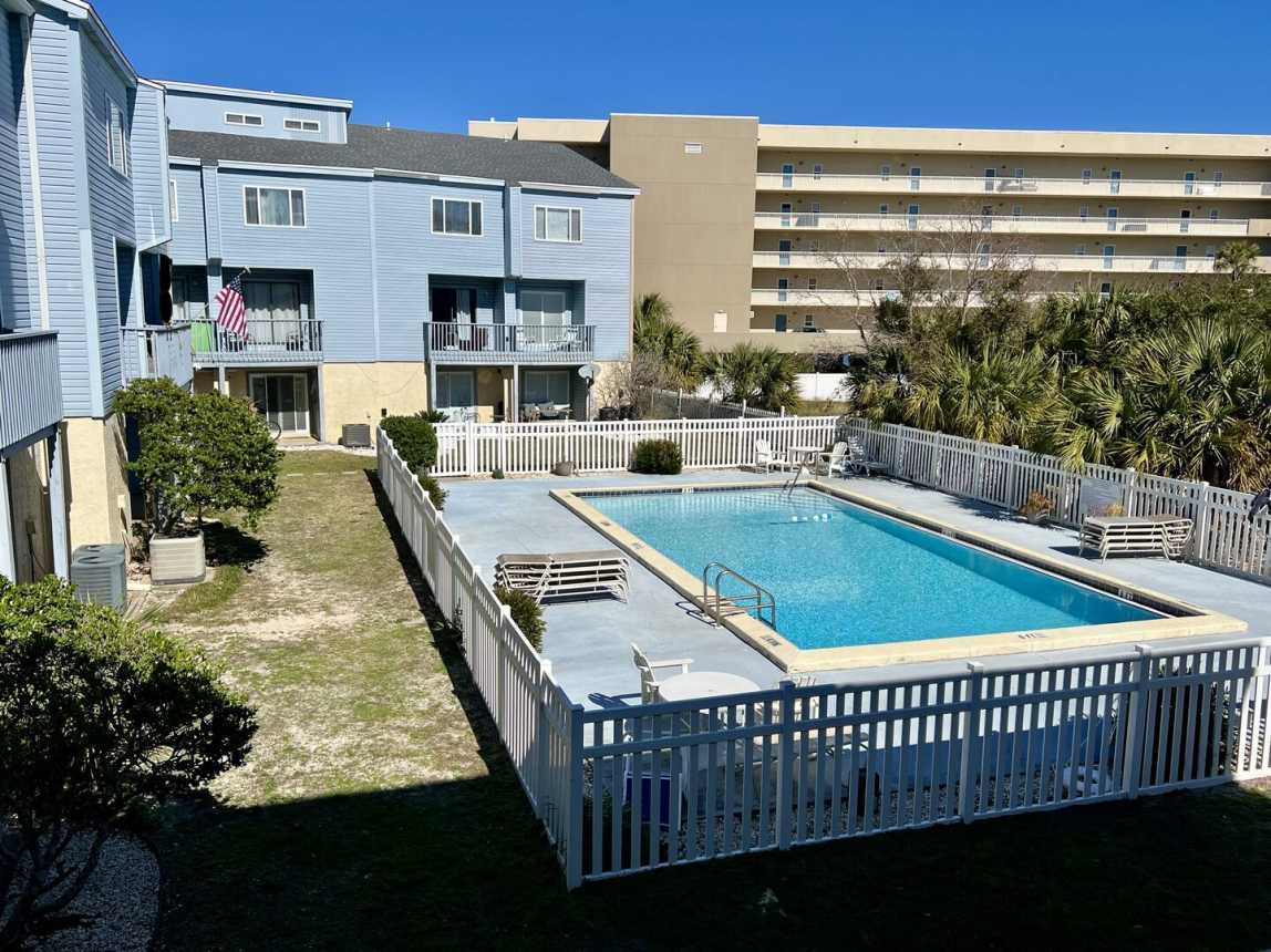 Commodore`s 203 - Gone Sailing 203_12