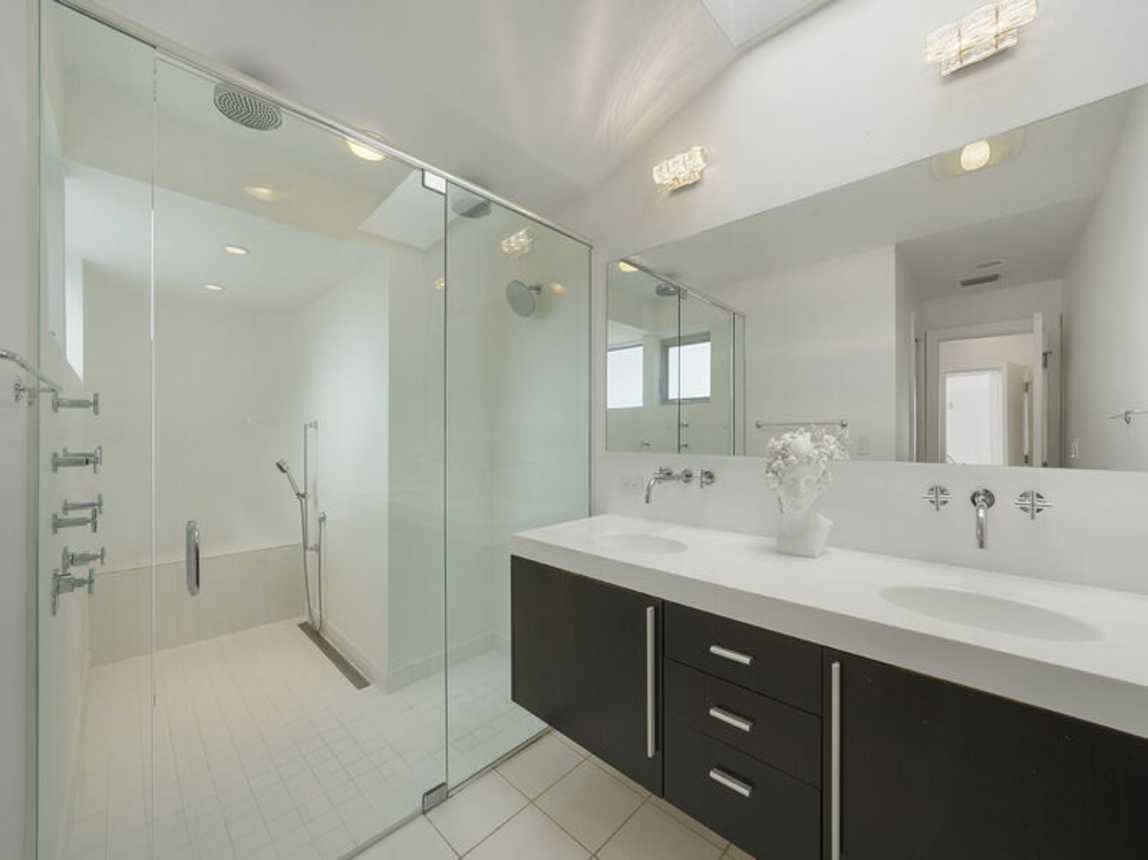 The White House of Holiday Isle - Gulf Front Luxury Pet-Friendly Vacation Rental Beach House with Private Pool, Elevator, and Personal Beach Access in Destin, Florida - Five Star Properties Destin/30A