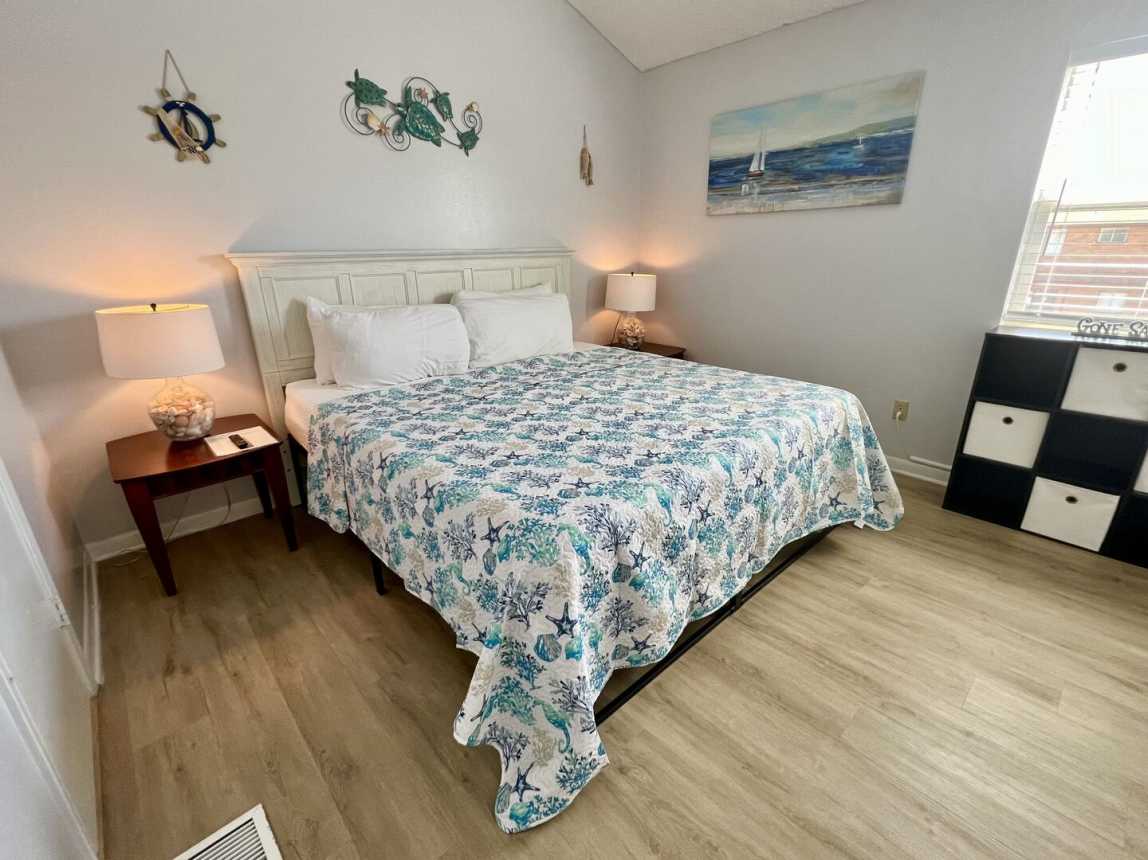 Commodore`s 203 - Gone Sailing 203_17