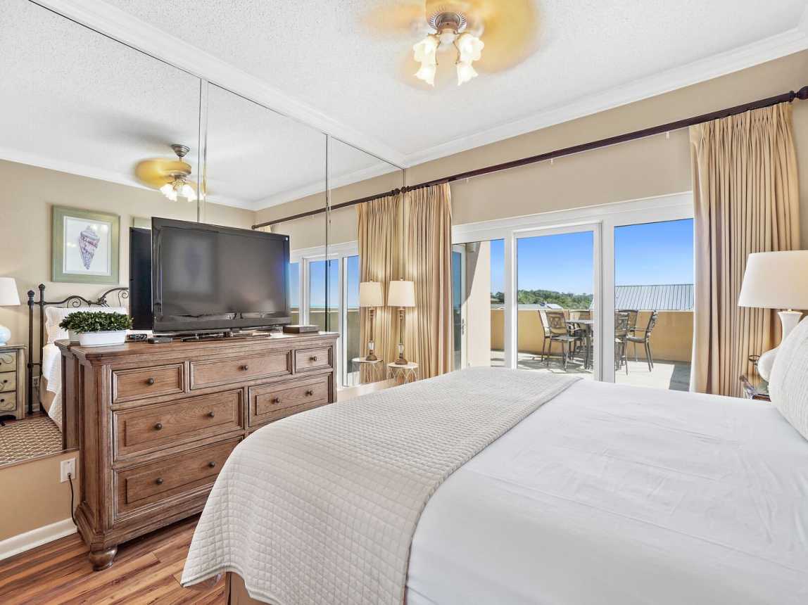 Large flat screen tv with cable and free wifi. 6 drawer dresser for storing your wardrobe, etc.  And,
a private access to your 4th floor private balcony with great views of the Gulf.
