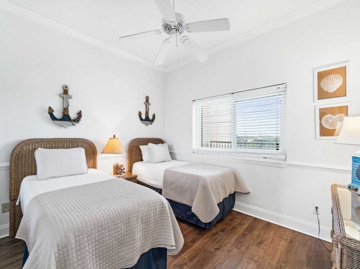 Guest room provides 2 twin beds with fresh crisp linen on plush mattresses with fully pillows. A ceiling fan to keep you cooler on the hot summer nights.