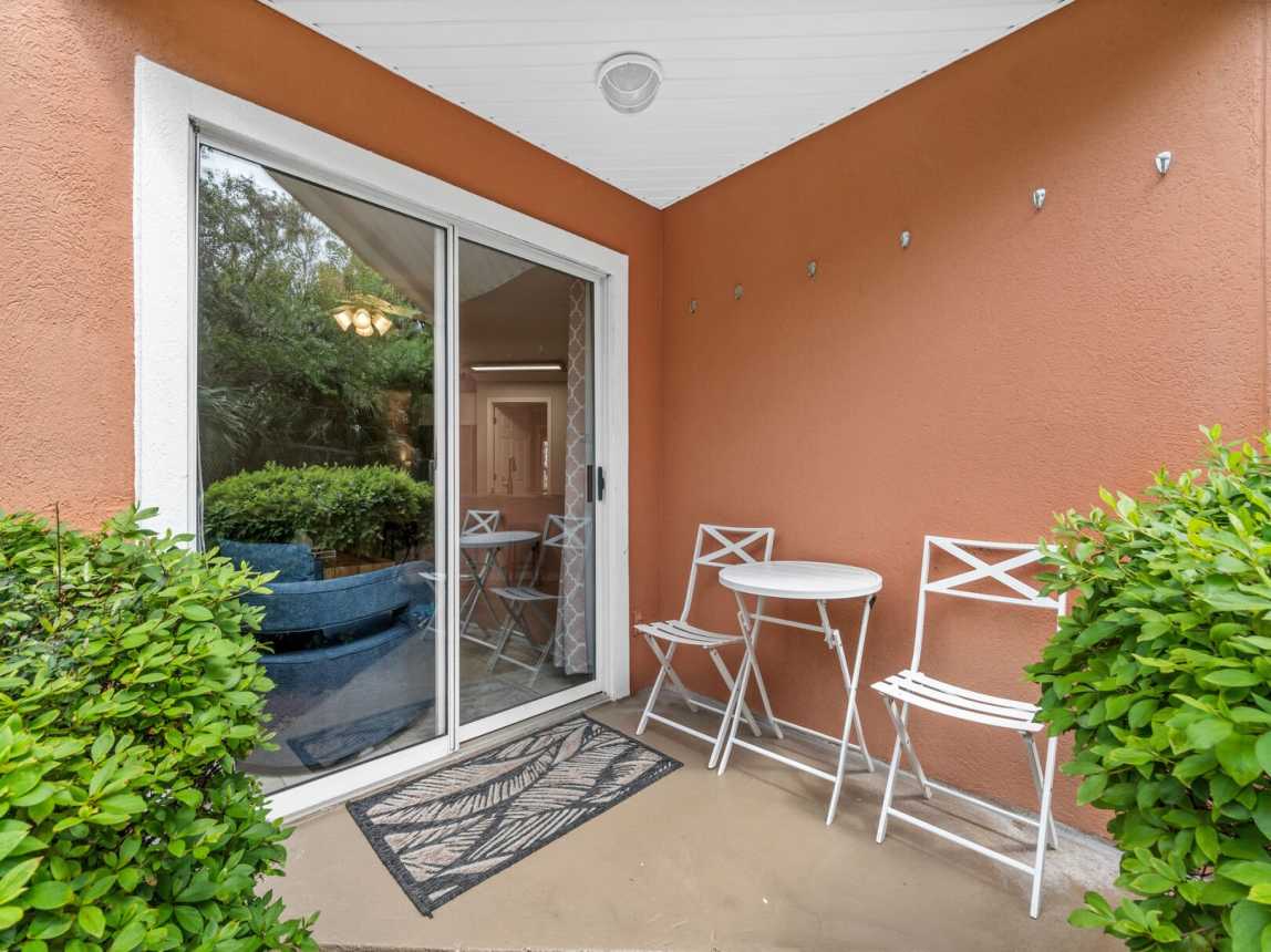 Enjoy the morning with a cup of coffee on the patio just outside the living room. Very quite and peaceful.