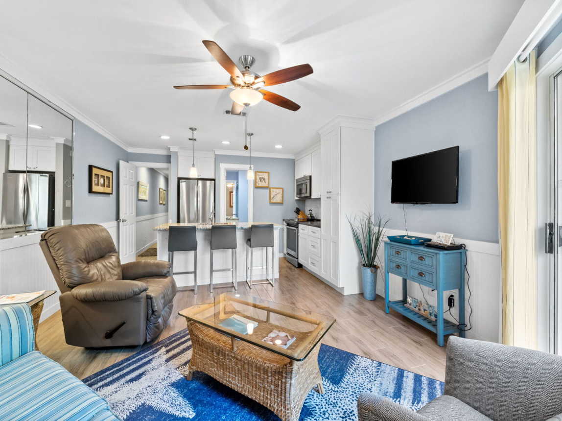 Flat screen TV with cable and wi-fi. Easy to keep tabs on what everyone is doing while chillin' after a day at the beach.