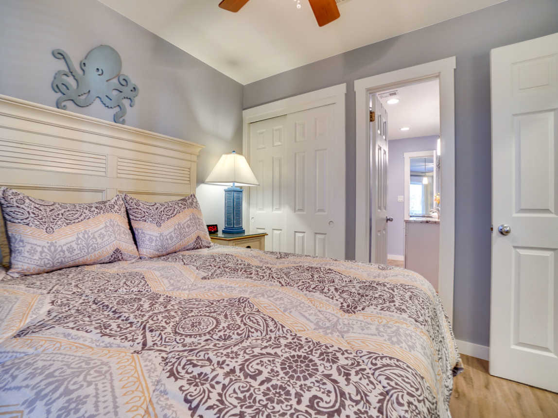 Queen Room with easy access to Bathroom.