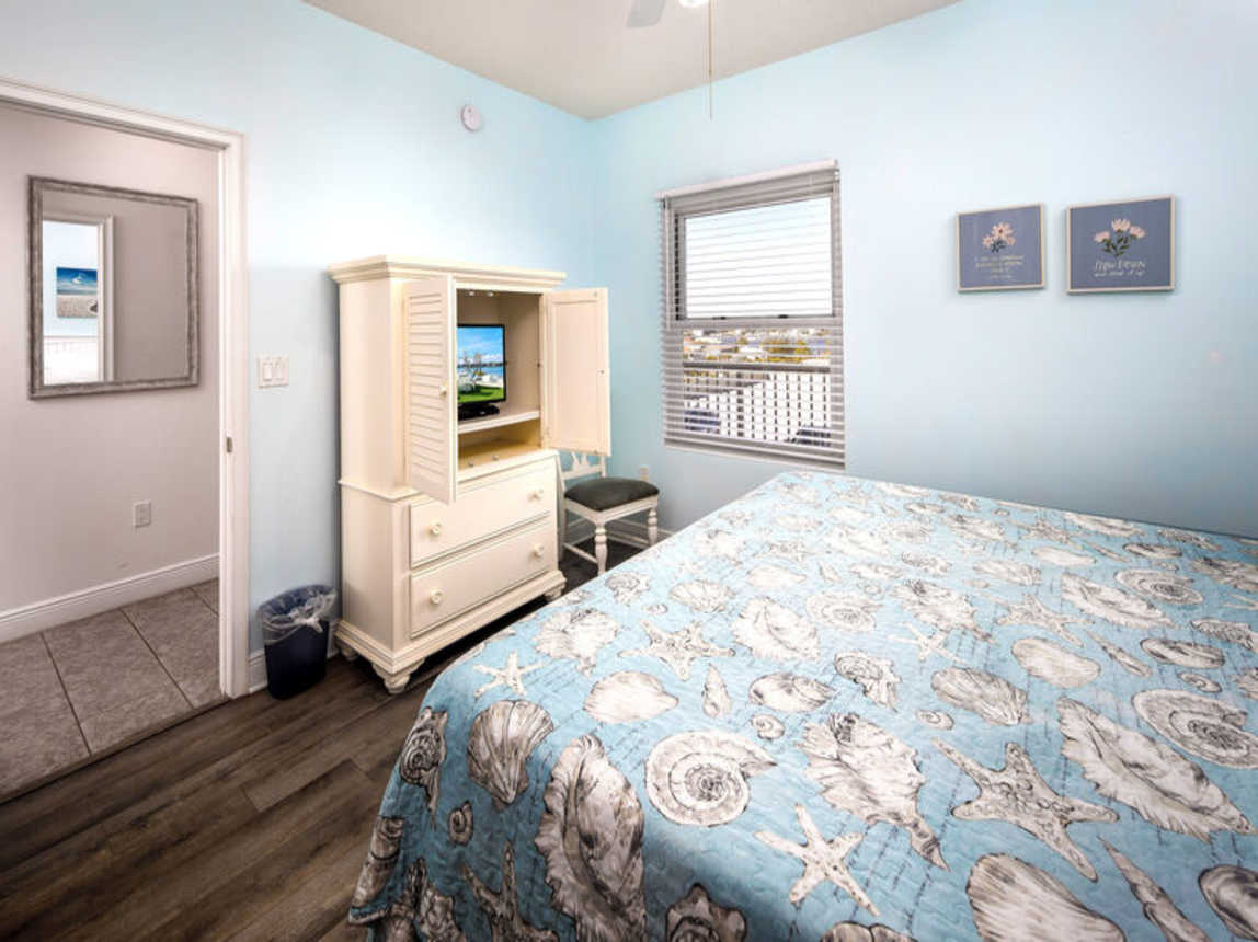 Guest King Bedroom - Waters Edge Resort Unit 510 Okaloosa Island Fort Walton Beach Vacation Rentals