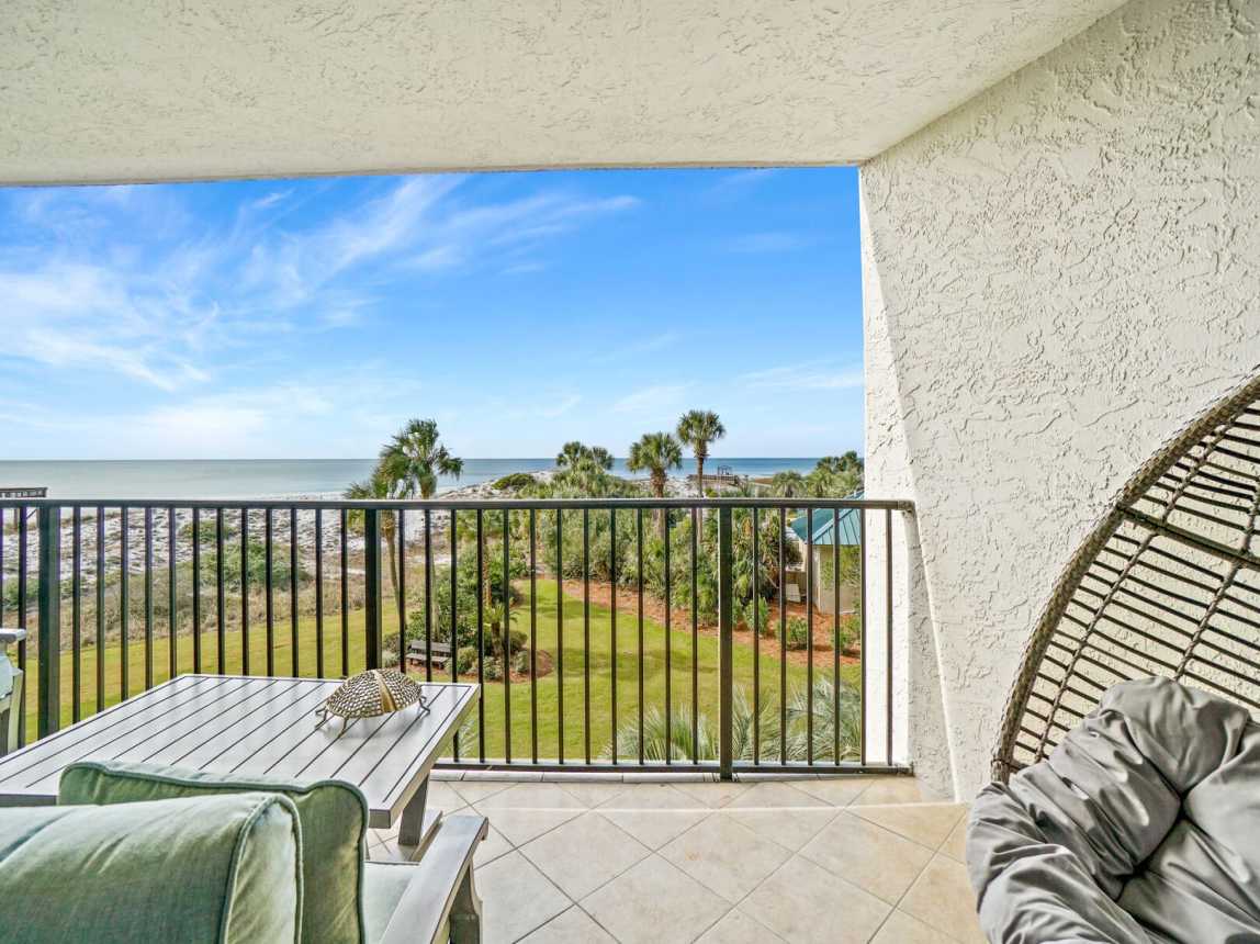 How about a sunrise or sunset each day of your stay. Large balcony with an gorgeous view of the Gulf.