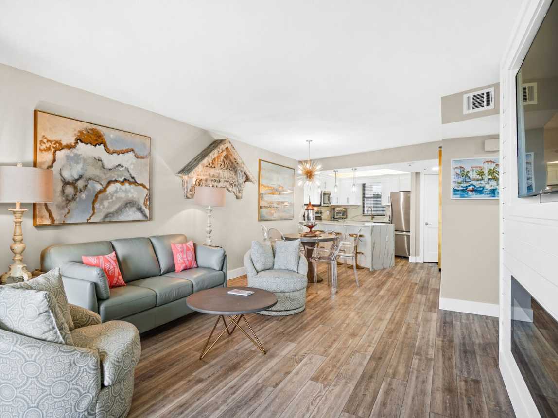 The entire living area is open and airy and provides you with a flat screen TV with cable and free wifi.