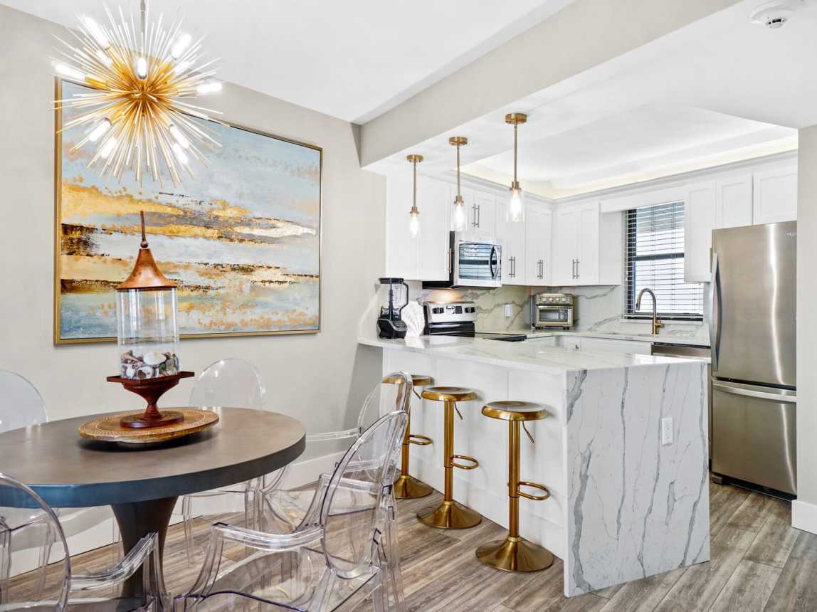 You also have the option to sit at the breakfast bar for a quick breakfast or snack, or just a cup of coffee before starting your day.