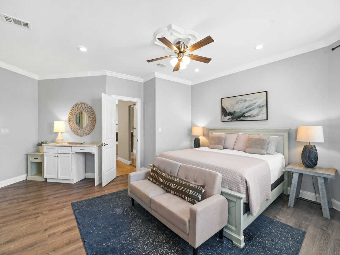 Small workdesk for those so inclined workaholics.