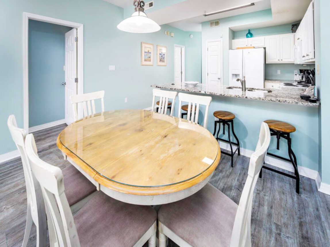 Dining Area - Gulf Dunes Resort Unit 616 / Okaloosa Island / Fort Walton Beach Vacation Rentals