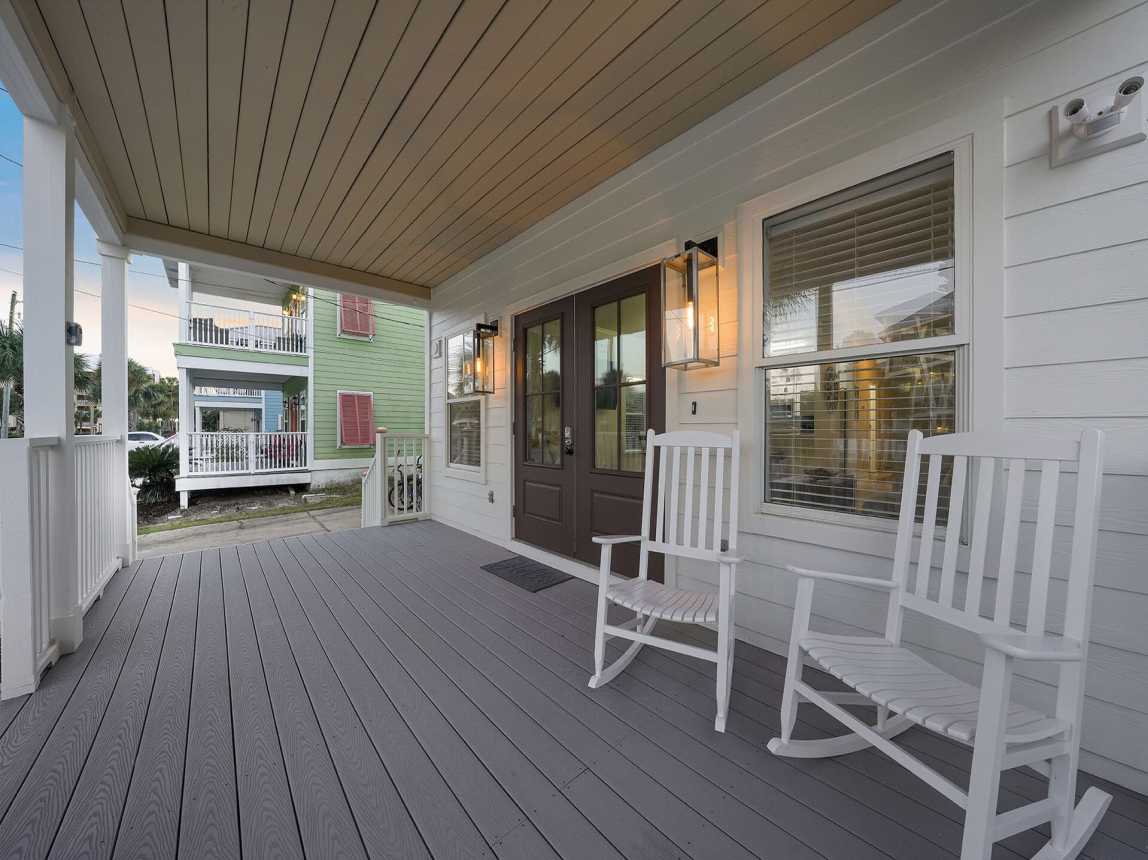 Front Porch at Destined to Be - Vacation Rental House with Private Pool and Carriage Near Beach in Destin, Florida - Five Star Properties Destin/30A