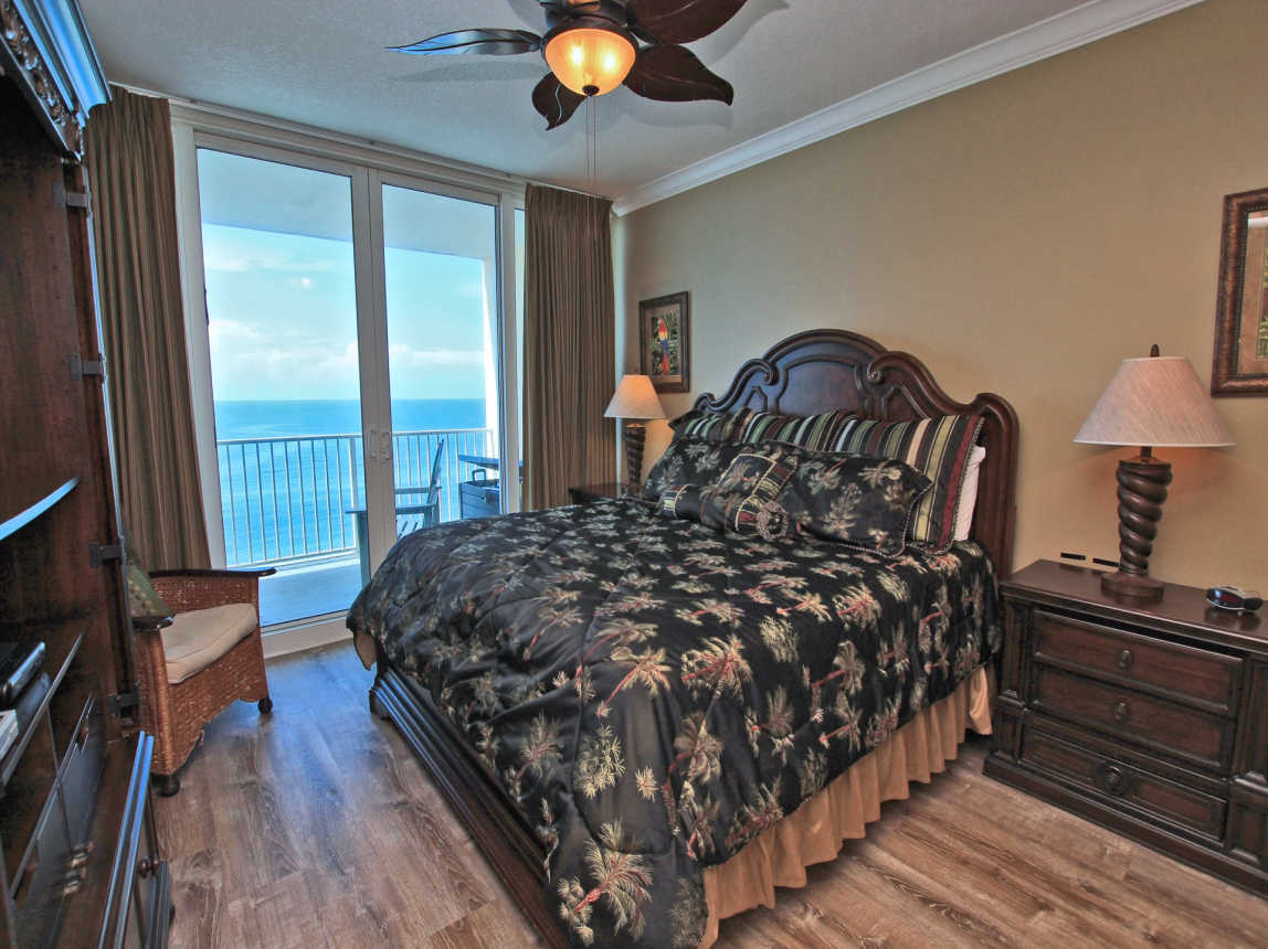 6 - Primary Bedroom (1)